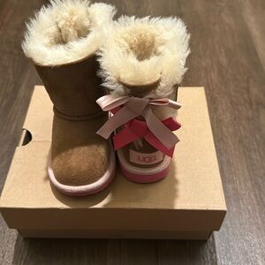UGGS, Bailey Bow II Boot, 6c
